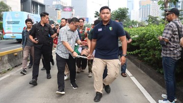 Mahasiswa Pingsan Saat Demo BEM UI, Tim Medis Polda Metro Siap Sedia Tangani