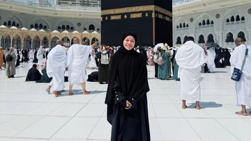 Ummi Quary Temukan Kedamaian Batin Usai Curahkan Perasaan Pilu di Depan Ka'bah