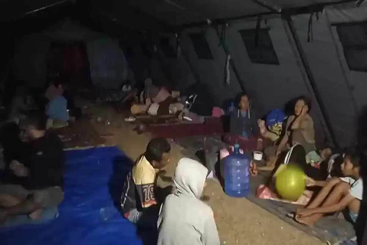 Pengungsi Gempa Flores Terisolasi: 4 Hari Tanpa Bantuan Makanan dan Obat di Manggarai Timur