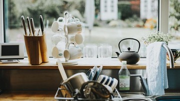 Jaga Kesehatan Keluarga: Kapan Waktunya Ganti Peralatan Dapur Anda?