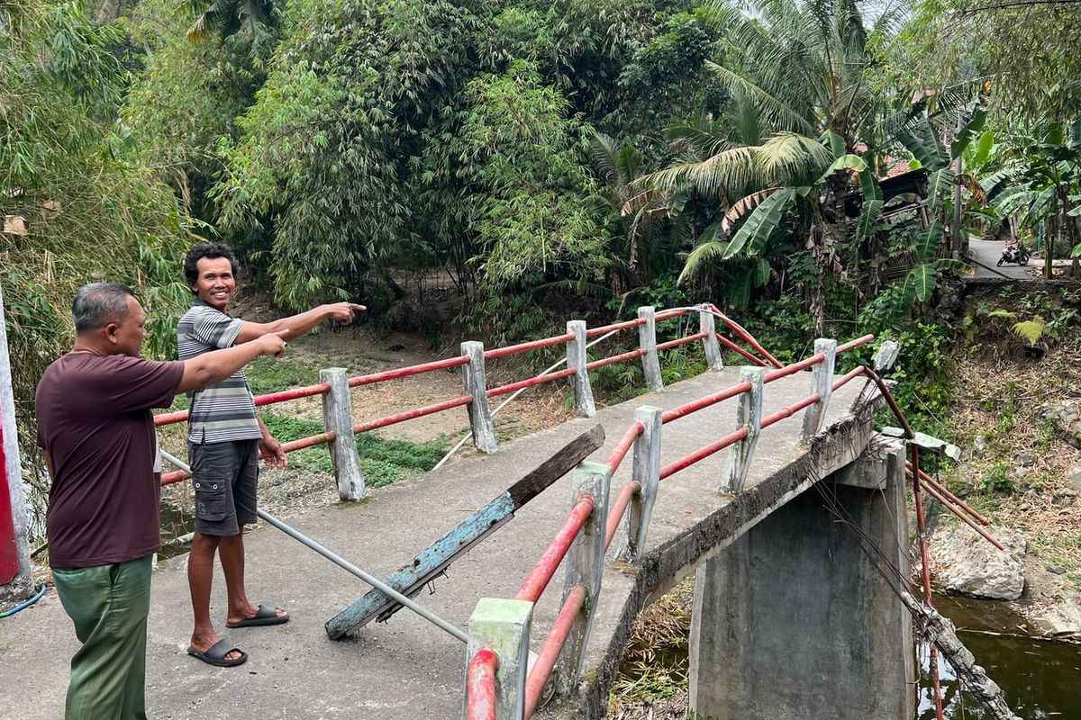 Jembatan Kalongbali Putus Dua Tahun: Akses Vital Warga Kebumen Terputus, Isolasi Mengintai