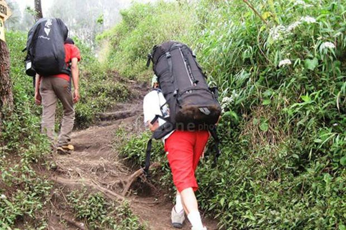 Suasana Khidmat Pengibaran Merah Putih di Gunung Bawakaraeng dan Kisah Penyelamatan Puluhan Pendaki