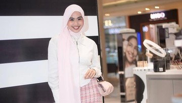 Inspirasi Padu Padan Busana Feminin ala Afina Syifa untuk Tampil Anggun Sehari-hari