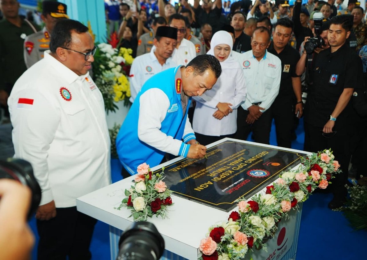Sinergi Polri dan Serikat Pekerja: Kapolri Resmikan Kantor KSPSI Jatim Demi Penguatan Kesejahteraan Buruh