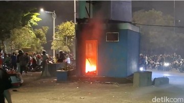 Situasi Terkini di Kawasan Slipi dan Pejompongan Pasca Aksi Massa Kamis Malam