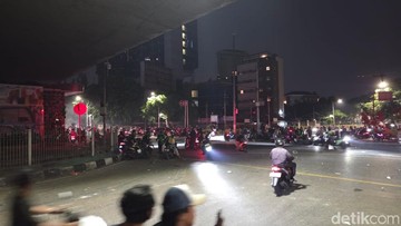Situasi Terkini di Kawasan Slipi Pasca Aksi Massa Dini Hari Tadi