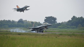 Warga Jakarta Sempat Penasaran, Ternyata Ini Alasan Jet Tempur F-16 Mengudara di Langit Ibu Kota