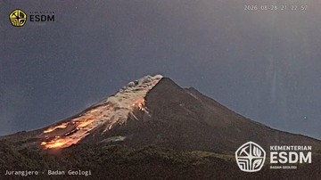 Waspada Aktivitas Vulkanik: Gunung Merapi Kembali Muntahkan Awan Panas Sejauh 2 Kilometer