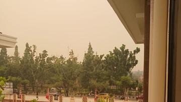 Langit Pontianak Berubah Warna Akibat Kabut Asap, BMKG Berikan Penjelasan Teknis
