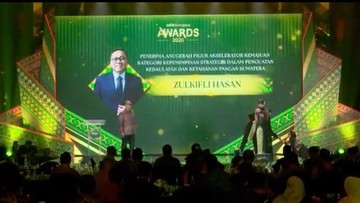 Menko Pangan Zulkifli Hasan Raih Penghargaan Strategis atas Kontribusi Ketahanan Pangan di Sumatera