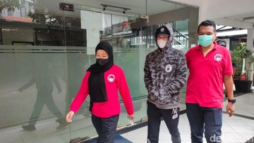 Mengulas Peristiwa Penting di Dunia Hiburan: Dari Kabar Duka Deddy Corbuzier hingga Isu Hukum