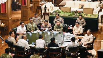 Presiden Prabowo Kumpulkan Pimpinan TNI-Polri di Hambalang, Fokus pada Stabilitas dan Mitigasi Bencana