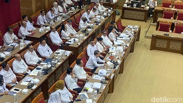 Pemerintah Siapkan Dana Rp 30 Miliar untuk Pemulihan Desa Adat Sade Pasca Kebakaran