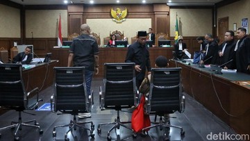 Sidang Korupsi Kuota Haji: Gus Alex Minta Keterangan Pejabat Kemenag di Pengadilan