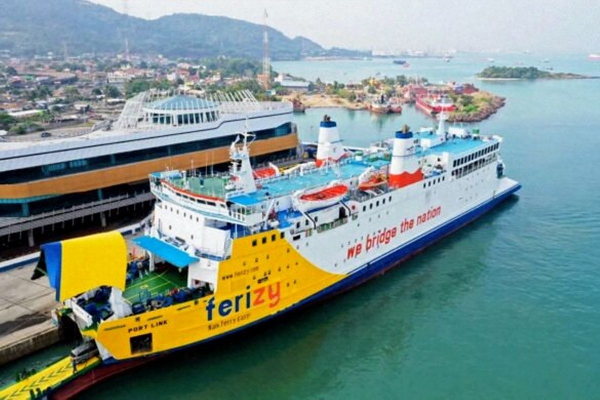 Aktivitas Penyeberangan Selat Sunda Tetap Berjalan Normal Meski Gunung Anak Krakatau Erupsi