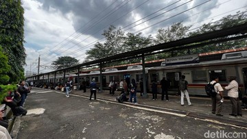 Penjelasan KAI Commuter Terkait KRL yang Berhenti Lebih Lama di Stasiun UI