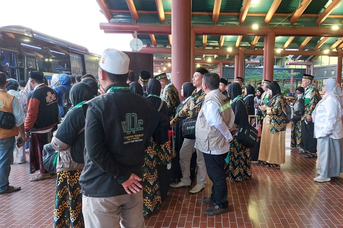 Erupsi Anak Krakatau Ganggu Jadwal Penerbangan, Kemenhaj Pastikan Jemaah Umrah Terlindungi