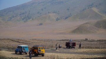 Kebakaran Hutan Meluas, Seluruh Akses Wisata Gunung Bromo Resmi Ditutup Sementara