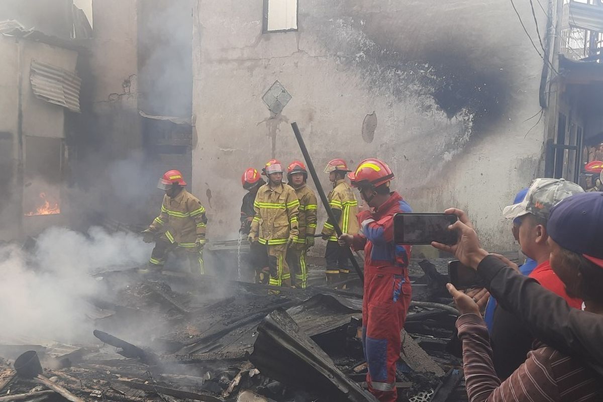 Empat Rumah Hangus Terbakar di Palembang, Akses Sempit Hambat Pemadaman