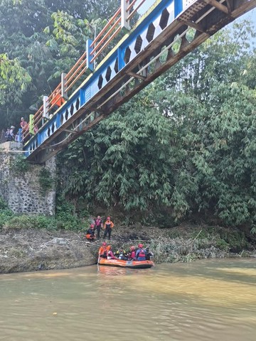 ASN Bogor Diduga Tercebur ke Sungai Cisadane Akibat Jembatan Alternatif Rapuh