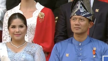 Meriah dan Khidmat: Penurunan Bendera di Istana Merdeka Tandai Akhir Perayaan HUT RI